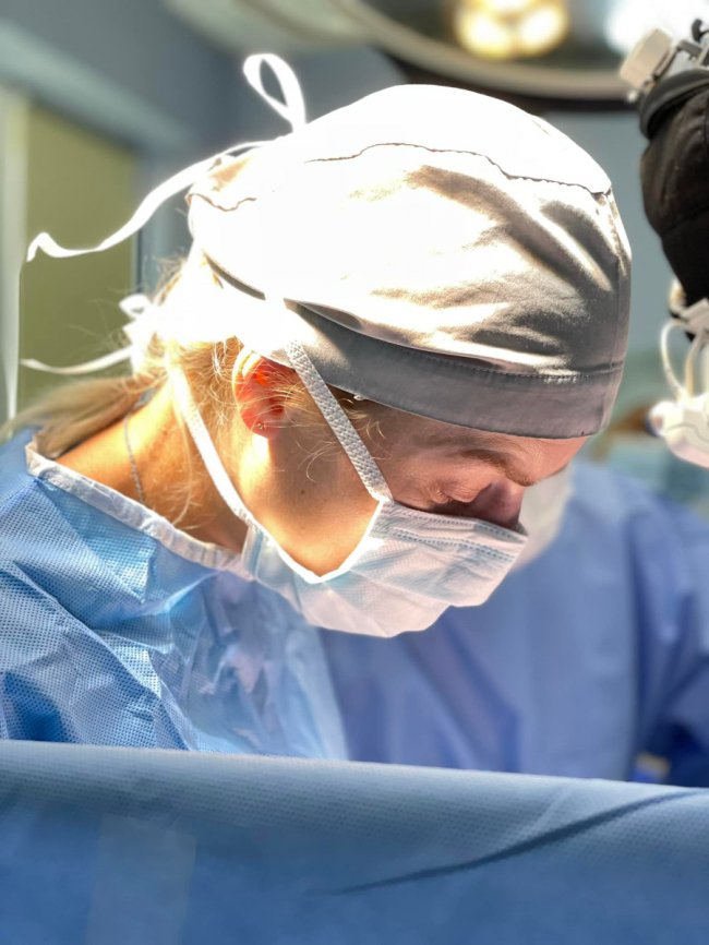 Дитині з Ковеля, яка ненароком випила миючий засіб, у Львові сформували штучний стравохід