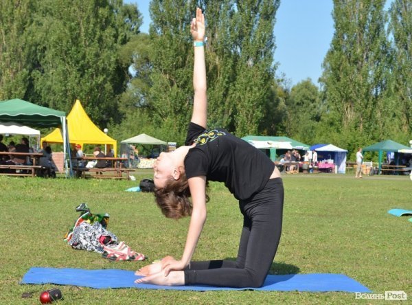Ранок на «Бандерштаті» почався з йоги. ФОТО 