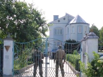 У центрі для алко- та наркозалежних у Гаразджі – теж обшуки. ВІДЕО 