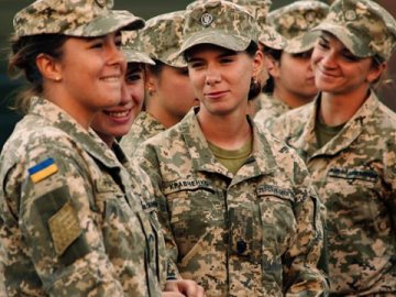 Військовий облік для жінок відтермінували на рік