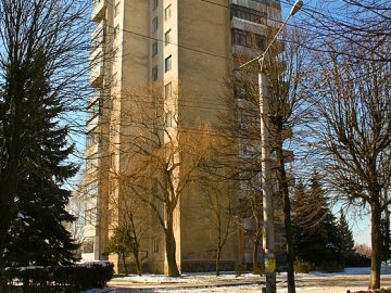Жителі одного з найвищих будинків Луцька бояться обвалу будівлі