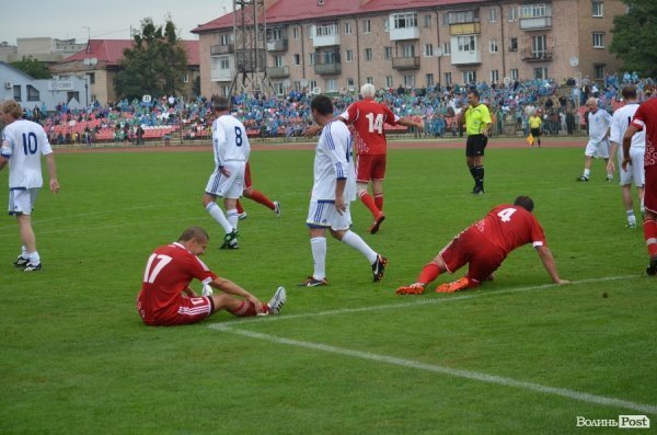 У Луцьку Віталій Кварцяний вийшов на футбольне поле в амплуа футболіста.ФОТО