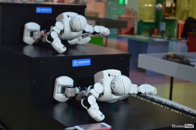 Заступник голови Волинської ОДА показав дива науки і техніки особливим діткам. ФОТО