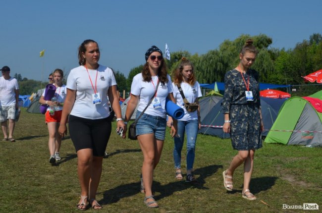 Спека в наметах і аншлаг у зоні купання: як фестивалить «Бандерштат». ФОТО