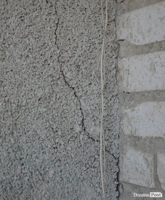 Лучани бояться, що їхні будинки зруйнує будівництво по-сусідству. ФОТО