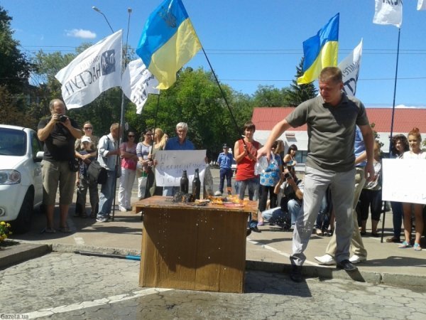 У Києві палять російські товари. ФОТО