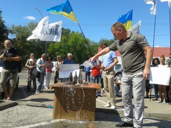 У Києві палять російські товари. ФОТО