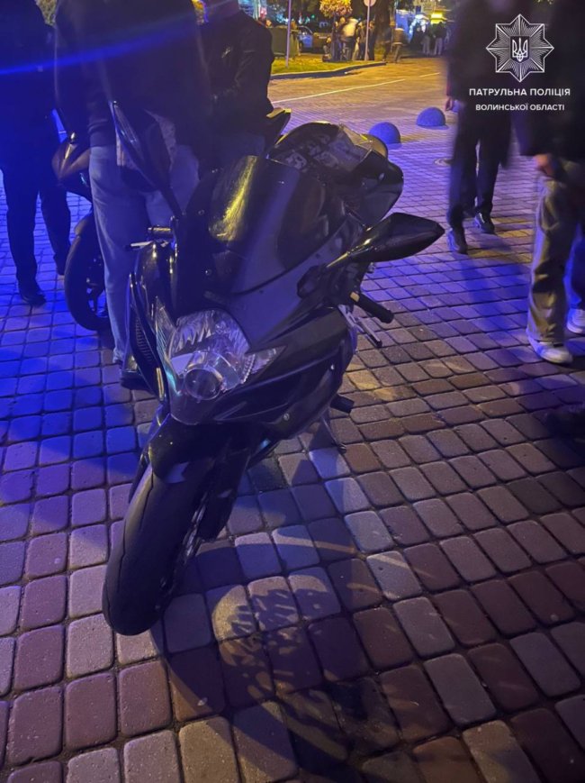 Патрульні у центрі Луцька зловили двох мотоциклістів без водійських прав