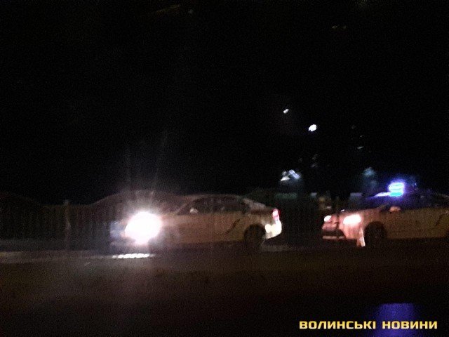 Зіткнулись три автомобілі: у Луцьку – нічна аварія. ВІДЕО