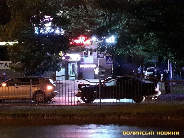 Зіткнулись три автомобілі: у Луцьку – нічна аварія. ВІДЕО