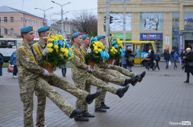 Герої завжди з нами: у Луцьку вшанували загиблих в російсько-українській війні. ФОТО