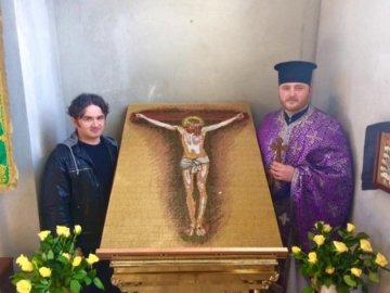 Встановив рекорд: волинянин виготовив найбільшу в Україні ікону з сірників. ФОТО