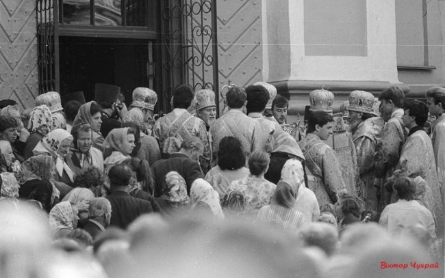 Яблуку ніде впасти: як у Луцьку відзначали тисячоліття хрещення Русі. РЕТРОФОТО 