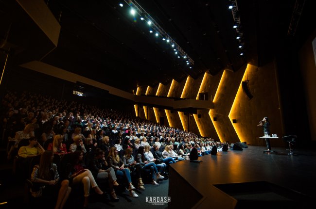 Маша Єфросиніна провела майстер-клас у луцькому «Промені»*