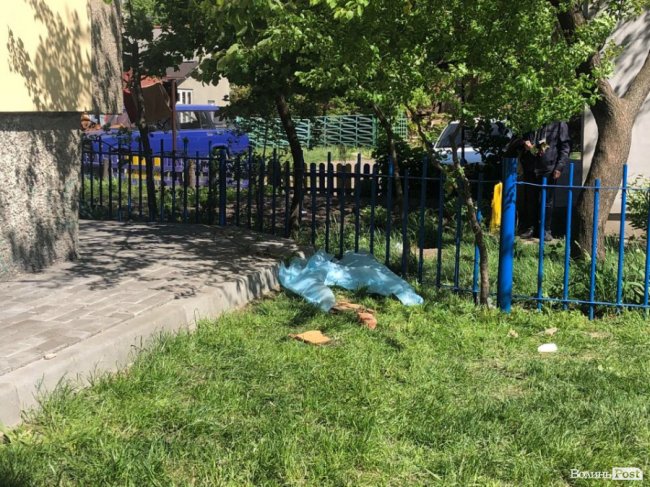 У Луцьку загинув чоловік, випавши з вікна 9 поверху. ФОТО