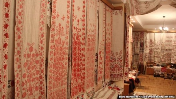 У Черкасах ‒ скандал через вишиті рушники. ФОТО. ВІДЕО