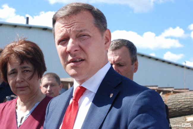 Ляшко на Волині нагороджував медиків, обробляв дерево та зустрівся з митрополитом Михаїлом