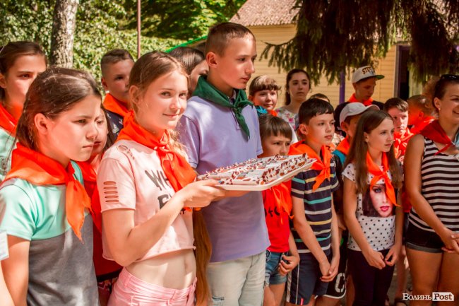 Незабутні знайомства і розваги: як діти з Луганщини провели день у таборі на Світязі. ФОТО