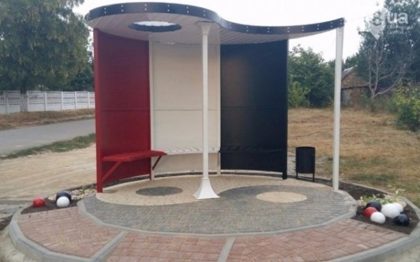 В Одесі з'явились креативні зупинки. ФОТО