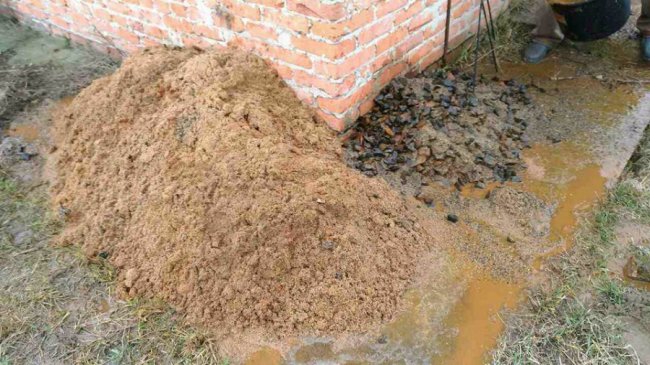 Нічого не робили з часів «царя гороха»: у селі під Луцьком очищують воду