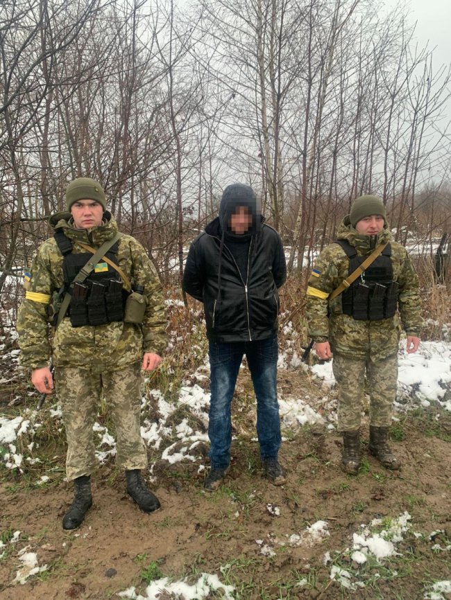На Волині прикордонники затримали двох порушників, які полями  пробиралися до Польщі