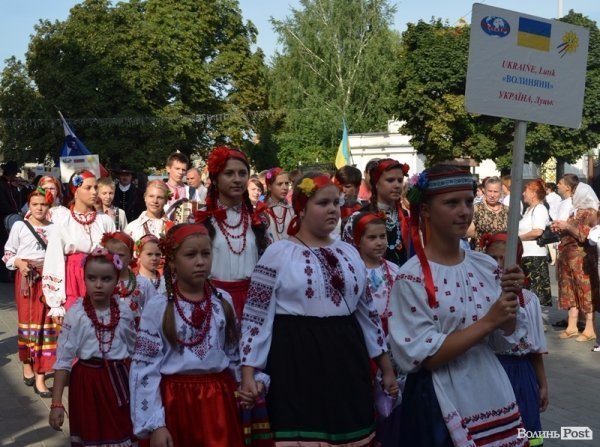 Новини з минулого. Ордени для загиблих та картини для музею