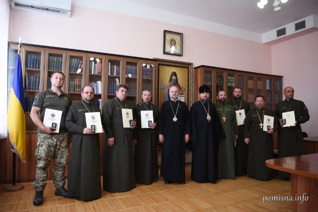 Глава ПЦУ митрополит Епіфаній нагородив медаллю волинського капелана. ФОТО