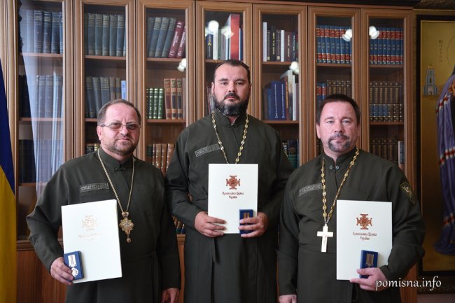 Глава ПЦУ митрополит Епіфаній нагородив медаллю волинського капелана. ФОТО