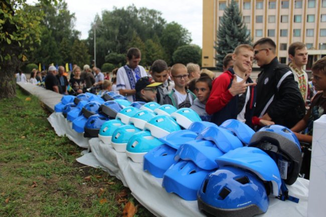 У Нововолинську організували велопробіг у вишиванках. ФОТО