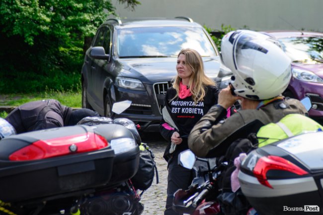 Леді на мотоциклах: у Луцьк приїхали байкерки з декількох країн. ФОТО