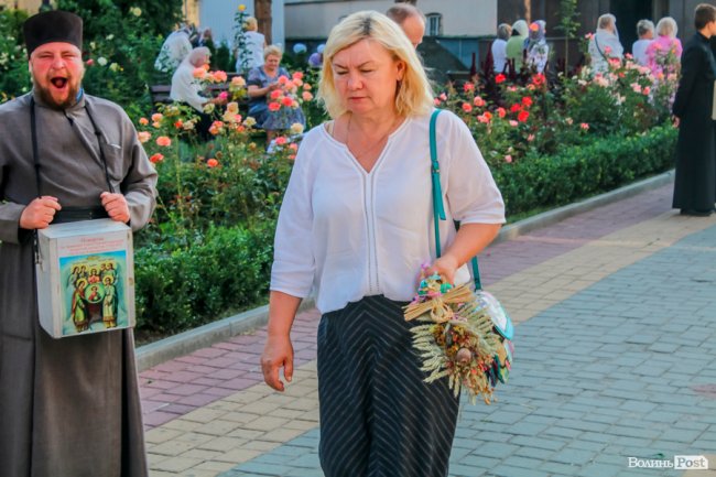 Різнобарв’я квітів та запашний мед: як у Луцьку святять «маковійчики». ФОТО