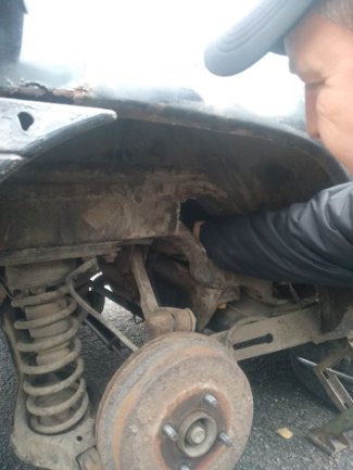 Білорус, який хотів через Волинь провезти контрабандні цигарки, позбувся автівки. ФОТО