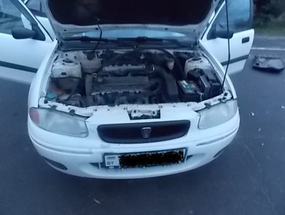 Білорус, який хотів через Волинь провезти контрабандні цигарки, позбувся автівки. ФОТО