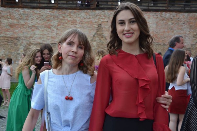 У Луцькому замку для новоспечених філологів та журналістів влаштували випускний