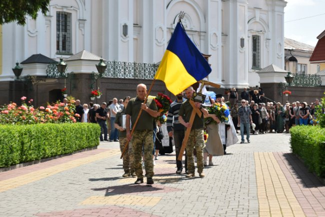 Загинув на Сумщині: у Луцьку попрощалися з Героєм Олександром Лижнюком
