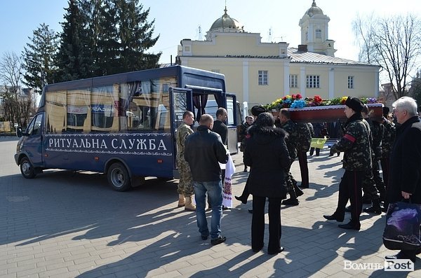 У Луцьку попрощалися ще із одним загиблим бійцем АТО. ФОТО