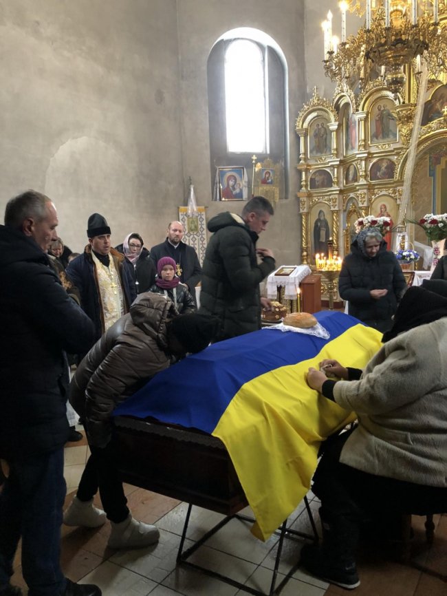 На Волині провели в останню дорогу Героя Віталія Рабчуна