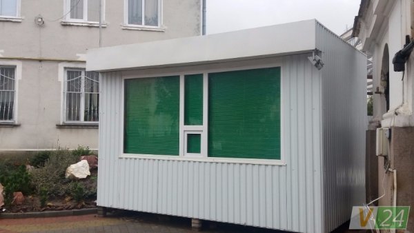 У центрі Луцька біля собору будують кіоск