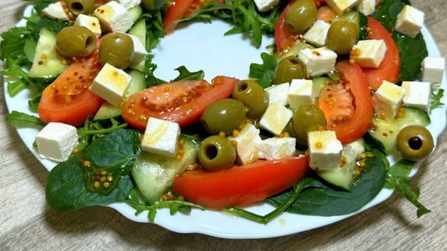 Новорічний стіл за 1000 гривень: що приготувати на чотирьох 