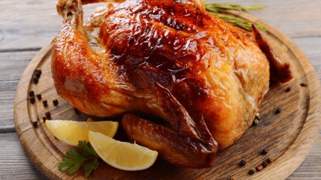 Новорічний стіл за 1000 гривень: що приготувати на чотирьох 