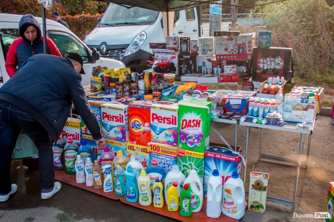  «Барахолка» луцького авторинку: що продають, окрім машин. ФОТО