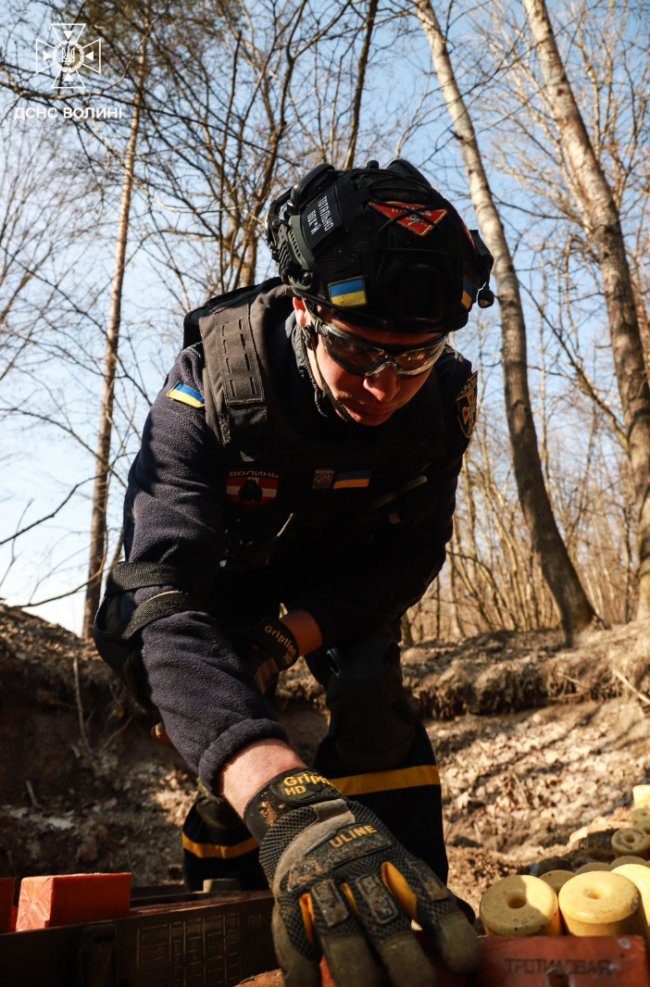 На Волині піротехніки знешкодили 167 артилерійських снарядів часів Першої світової війни