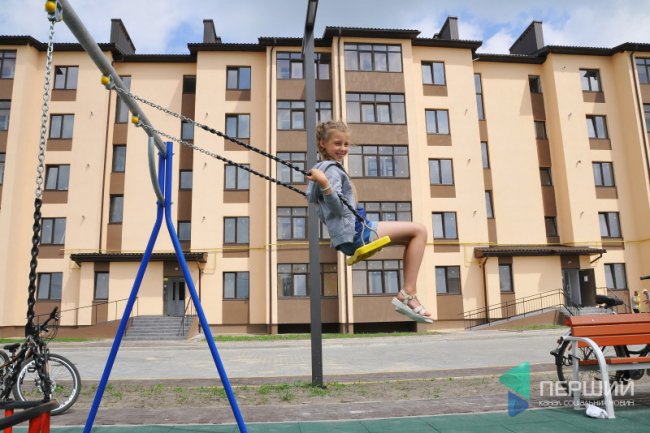 Діти на майданчику ЖК «Парковий квартал»