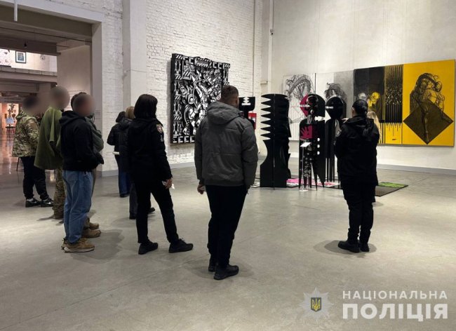 Реабілітація мистецтвом: у Луцьку поліцейські влаштували для поранених колег та військових екскурсію до музею