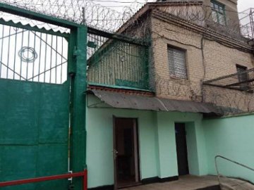 На Волині працівник виправної колонії за гроші доставляв ув'язненим заборонені предмети
