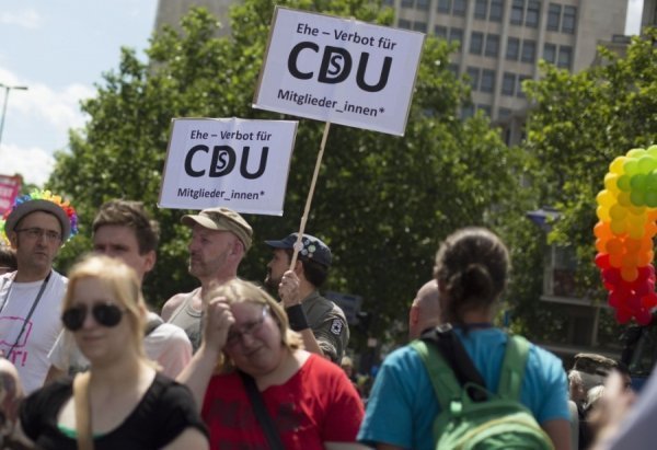 Путін став головним посміховиськом під час гей-параду. ФОТО