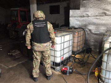 У Світязі чоловік займався нелегальним бізнесом, облаштувавши заправку