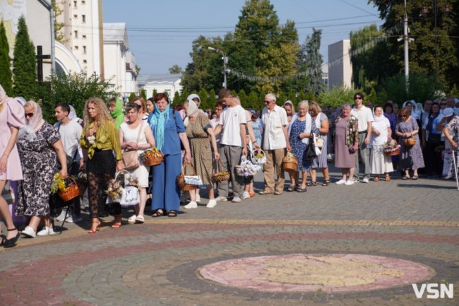 Яблучний Спас: як у центрі Луцька освячували кошики. ФОТО