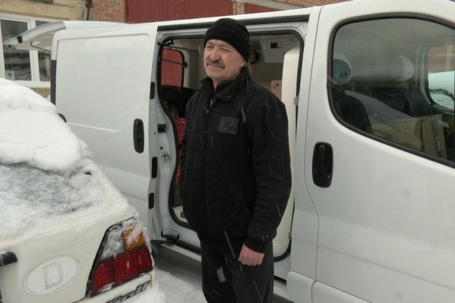 Лучанка привозить додому з передової поранених та загиблих воїнів. ВІДЕО