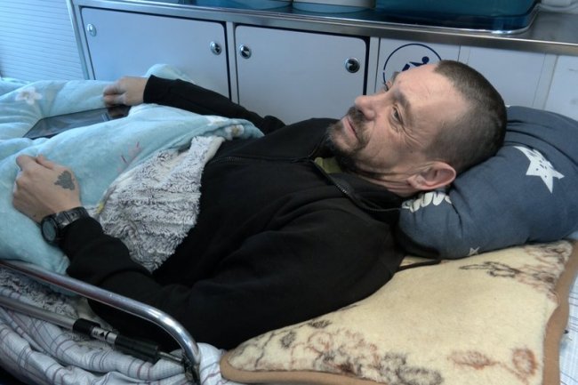 Лучанка привозить додому з передової поранених та загиблих воїнів. ВІДЕО